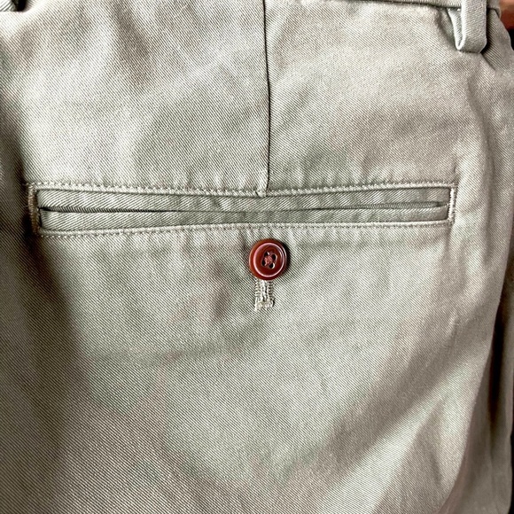 GAP-Modern Khaki’s in athletic taper w/ gapflex. 33x32. I ONLY HAVE THE OLIVE GR - Picture 3 of 3
